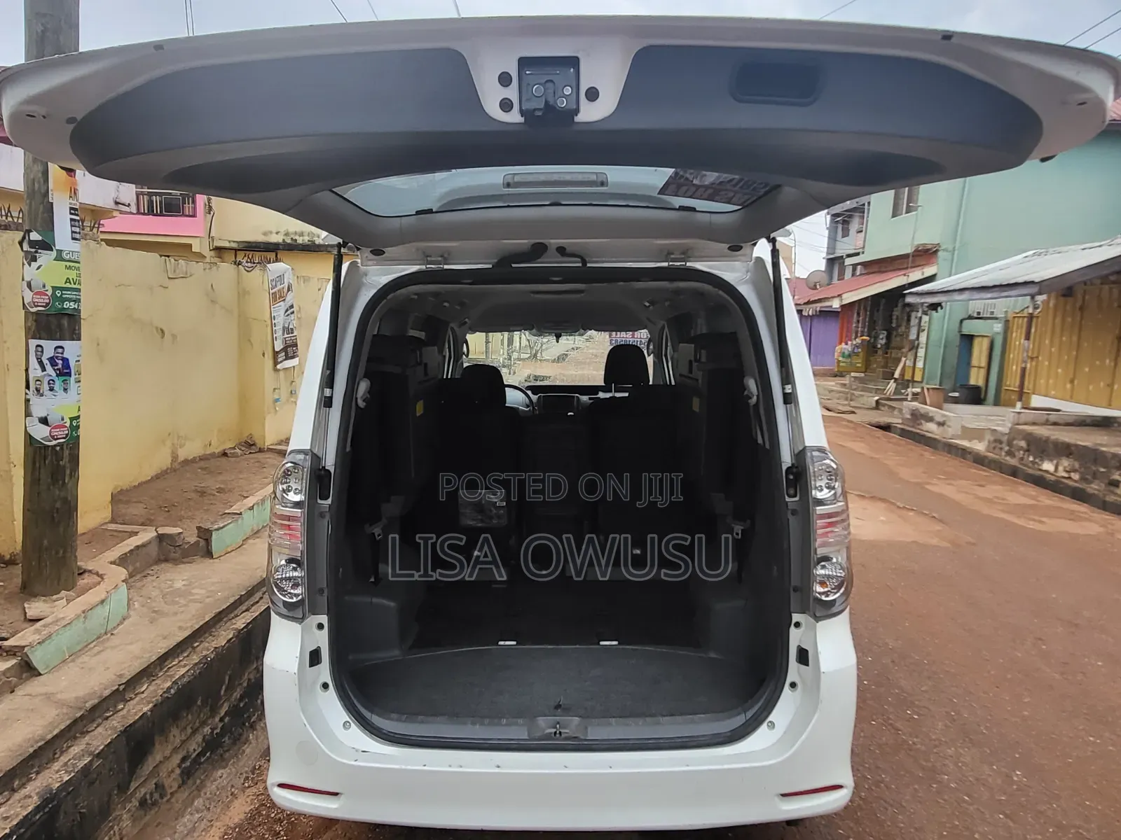Toyota Voxy Z 2WD 8-Seater 2010 White