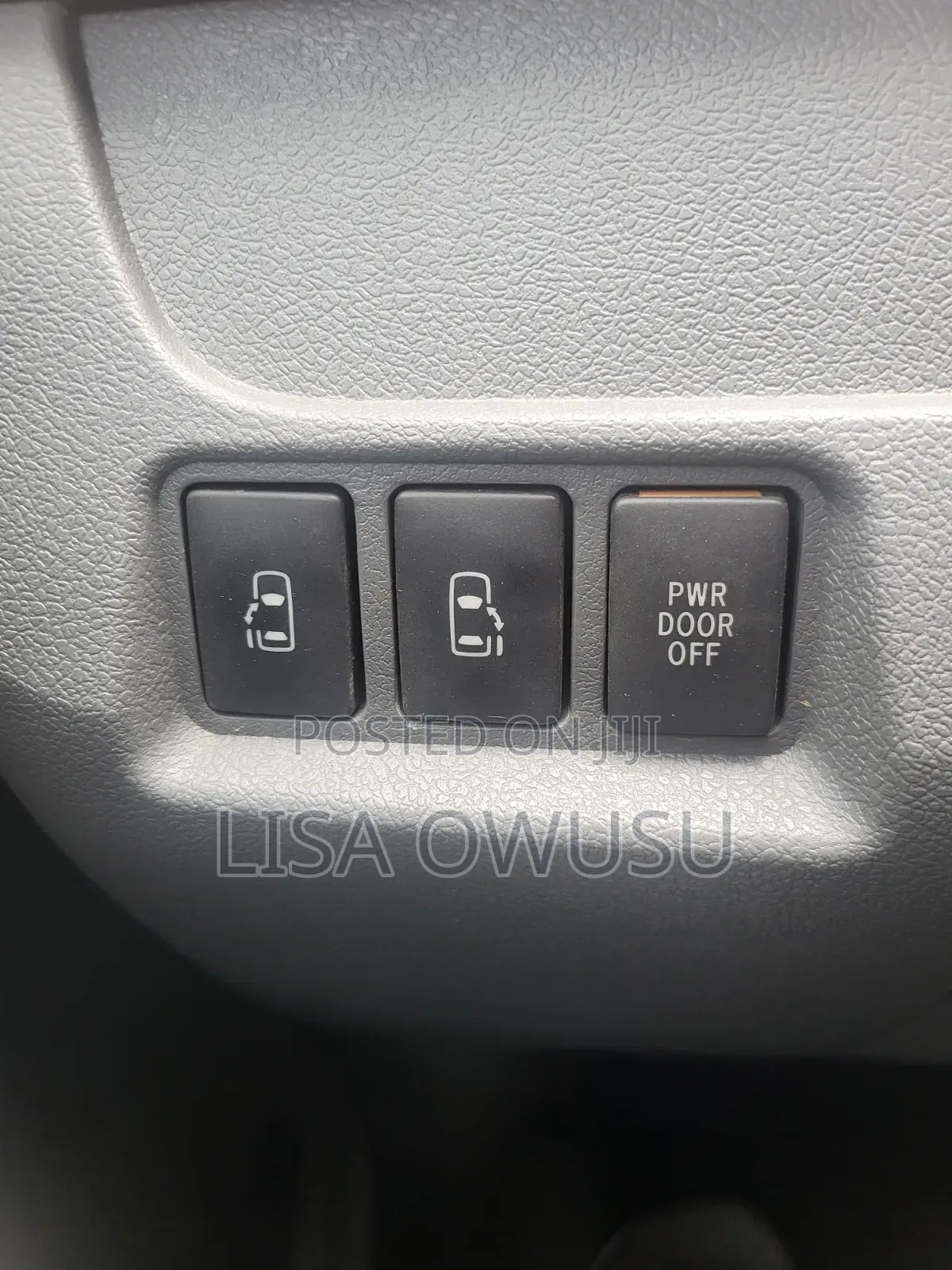 Toyota Voxy Z 2WD 8-Seater 2010 White