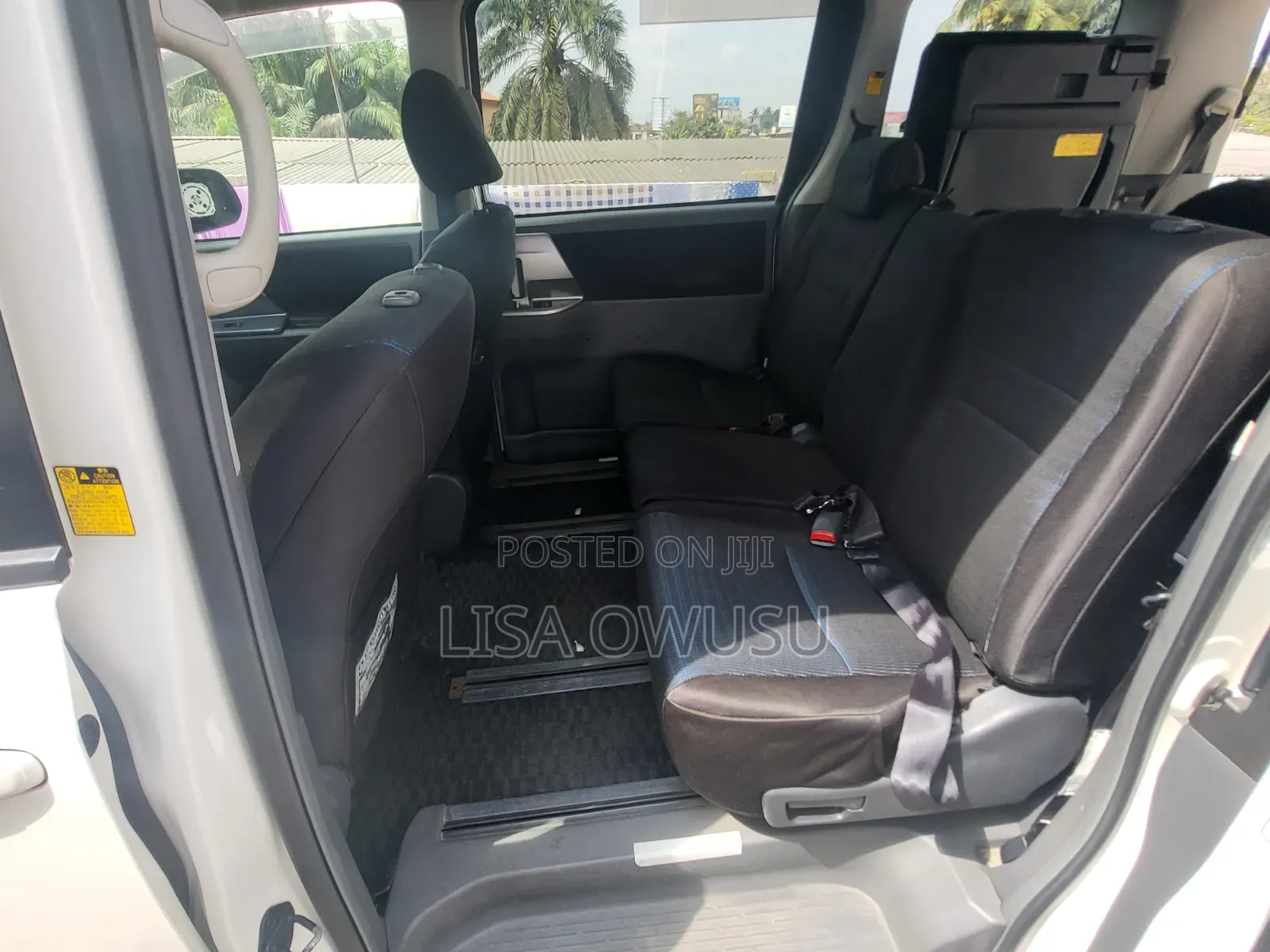 Toyota Voxy Z 2WD 8-Seater 2010 White