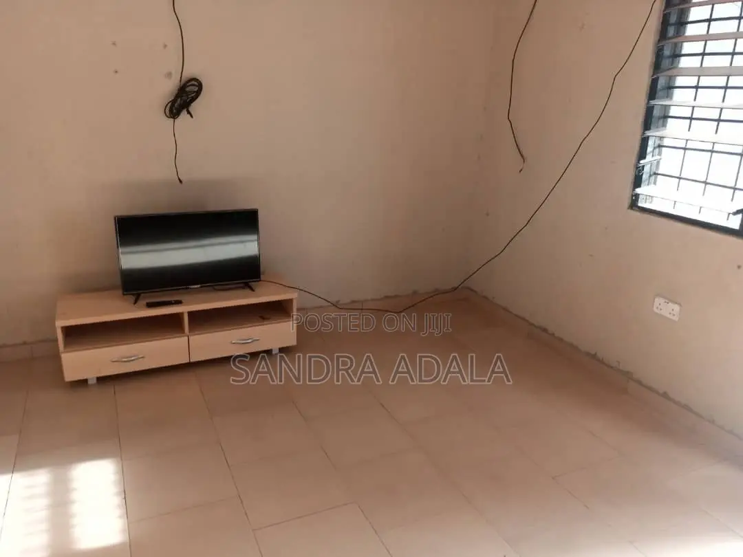 Furnished 2bdrm Shared Apartment in West Hills Mall Area for rent
