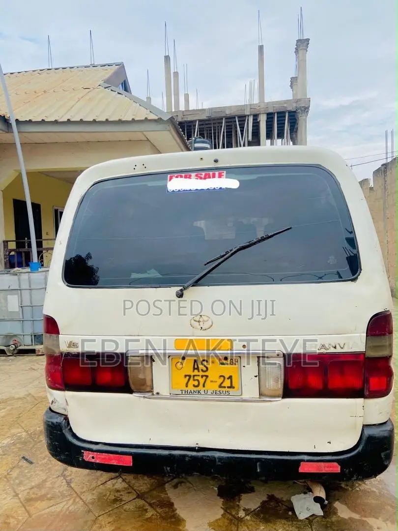 Toyota HiAce 2012 White