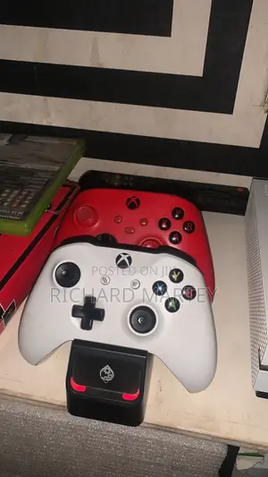 Xbox One S 1TB White - 2 Controllers + FC 26 & Mortal Kombat