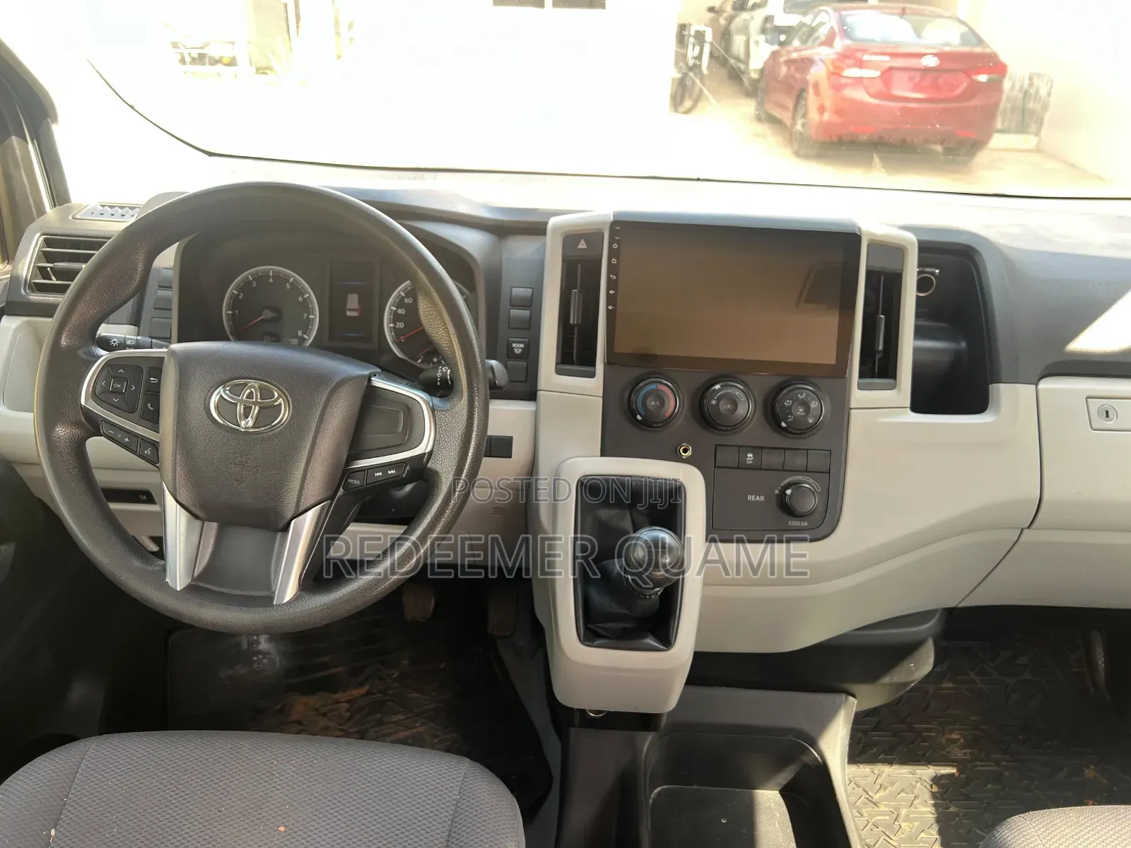 Toyota HiAce 2021 White