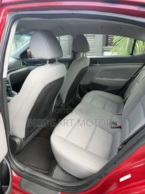 Hyundai Elantra SE Sedan FWD (2.0L 4cyl 6M) 2017 Red