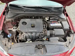 Hyundai Elantra SE Sedan FWD (2.0L 4cyl 6M) 2017 Red