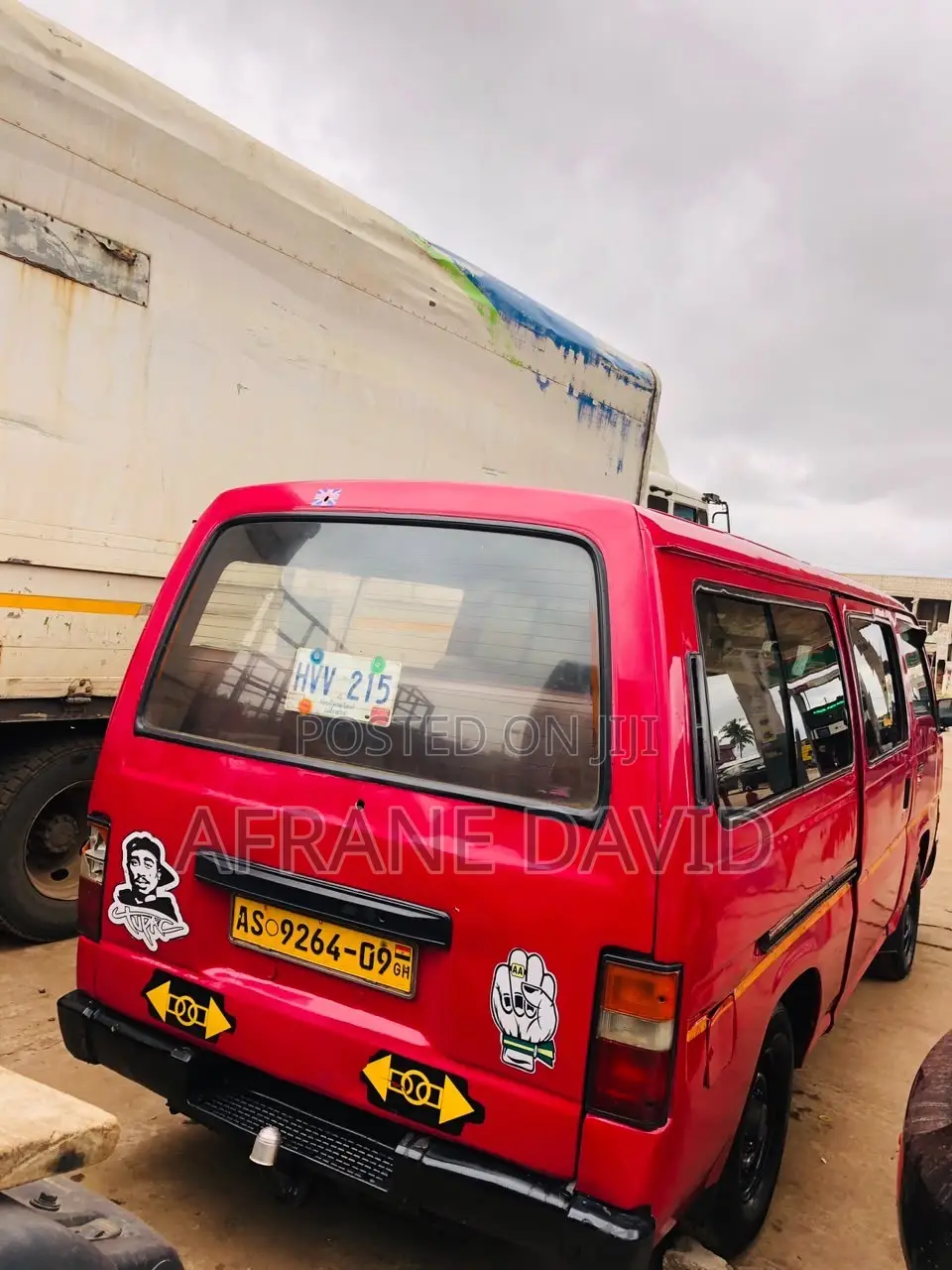 Nissan Caravan (Urvan) 1989 Red