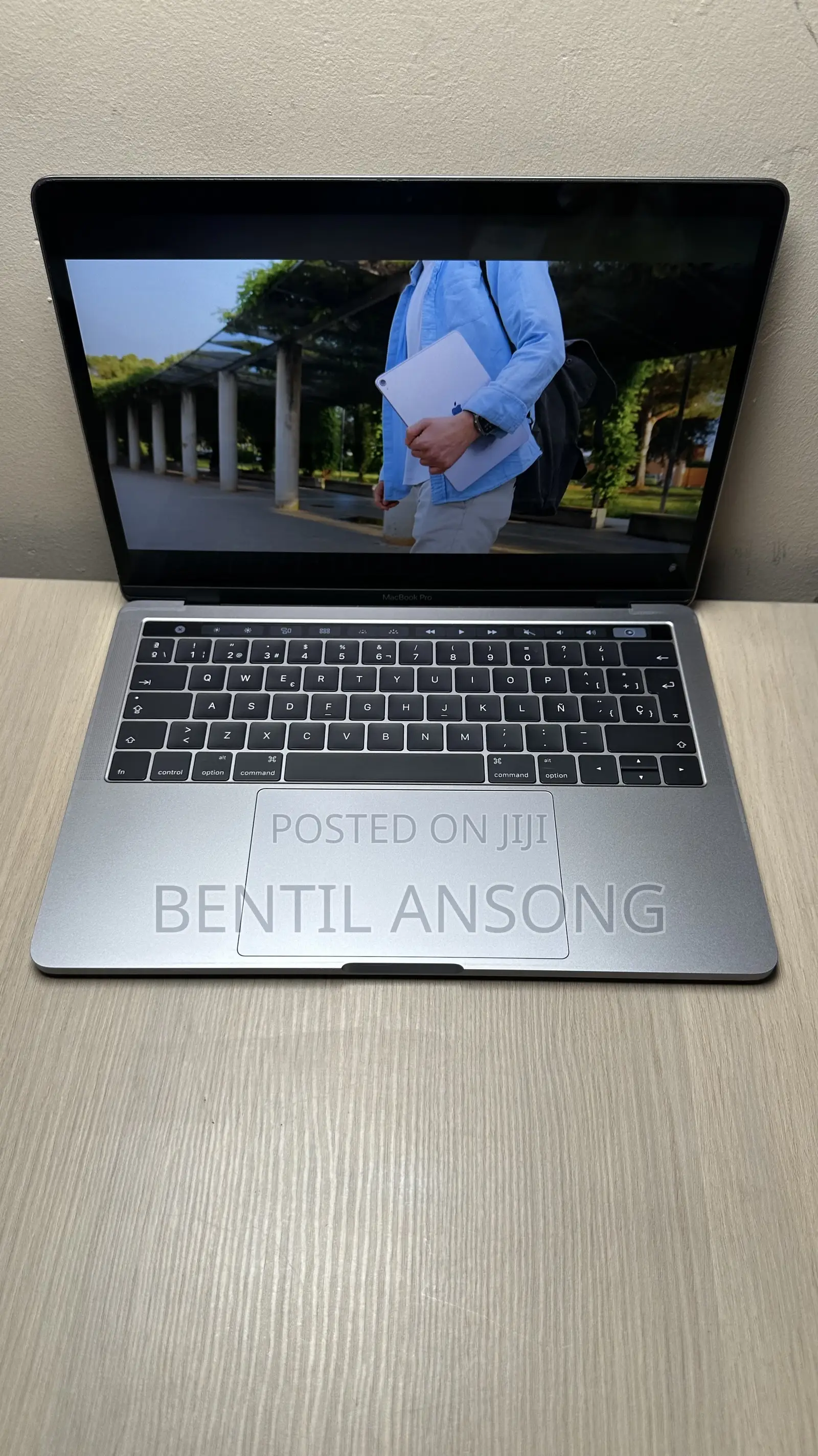 Laptop Apple MacBook Pro 8GB Intel Core i5 SSD 512GB