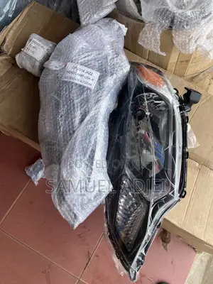 Honda Fit 2014,2015,2016,2017,2018,2019 Headlight Pair.