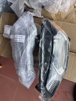 Honda Fit 2014,2015,2016,2017,2018,2019 Headlight Pair.