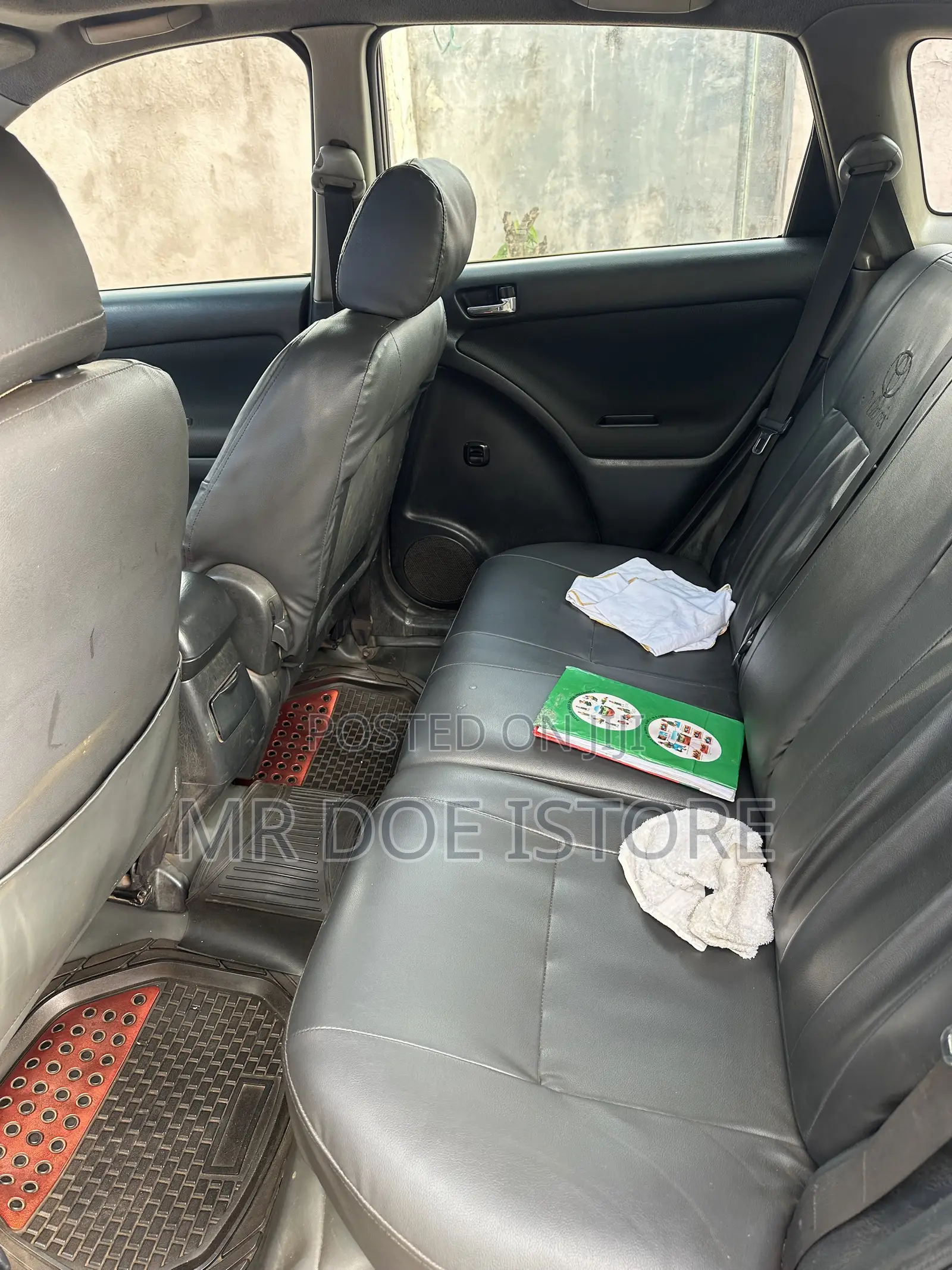Toyota Matrix XR Hatchback FWD (1.8L 4cyl 4A) 2008 Gray