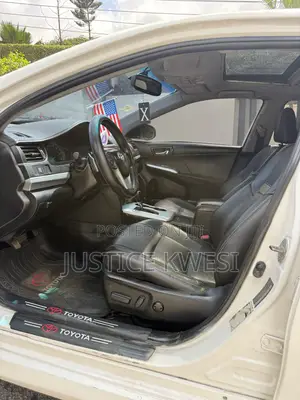 Toyota Camry SE V6 4dr Sedan (3.5L 6cyl 6A) 2013 White