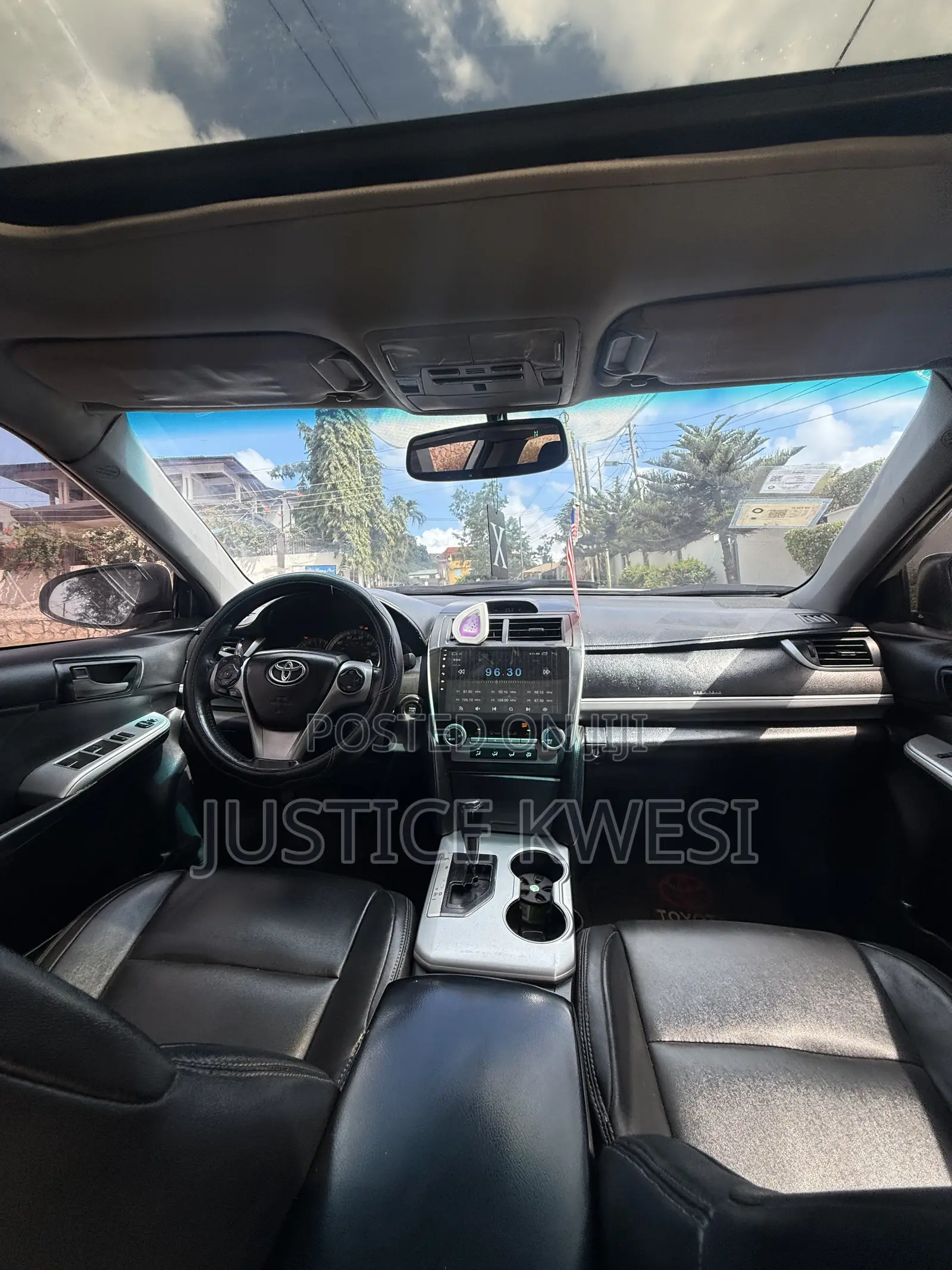 Toyota Camry SE V6 4dr Sedan (3.5L 6cyl 6A) 2013 White
