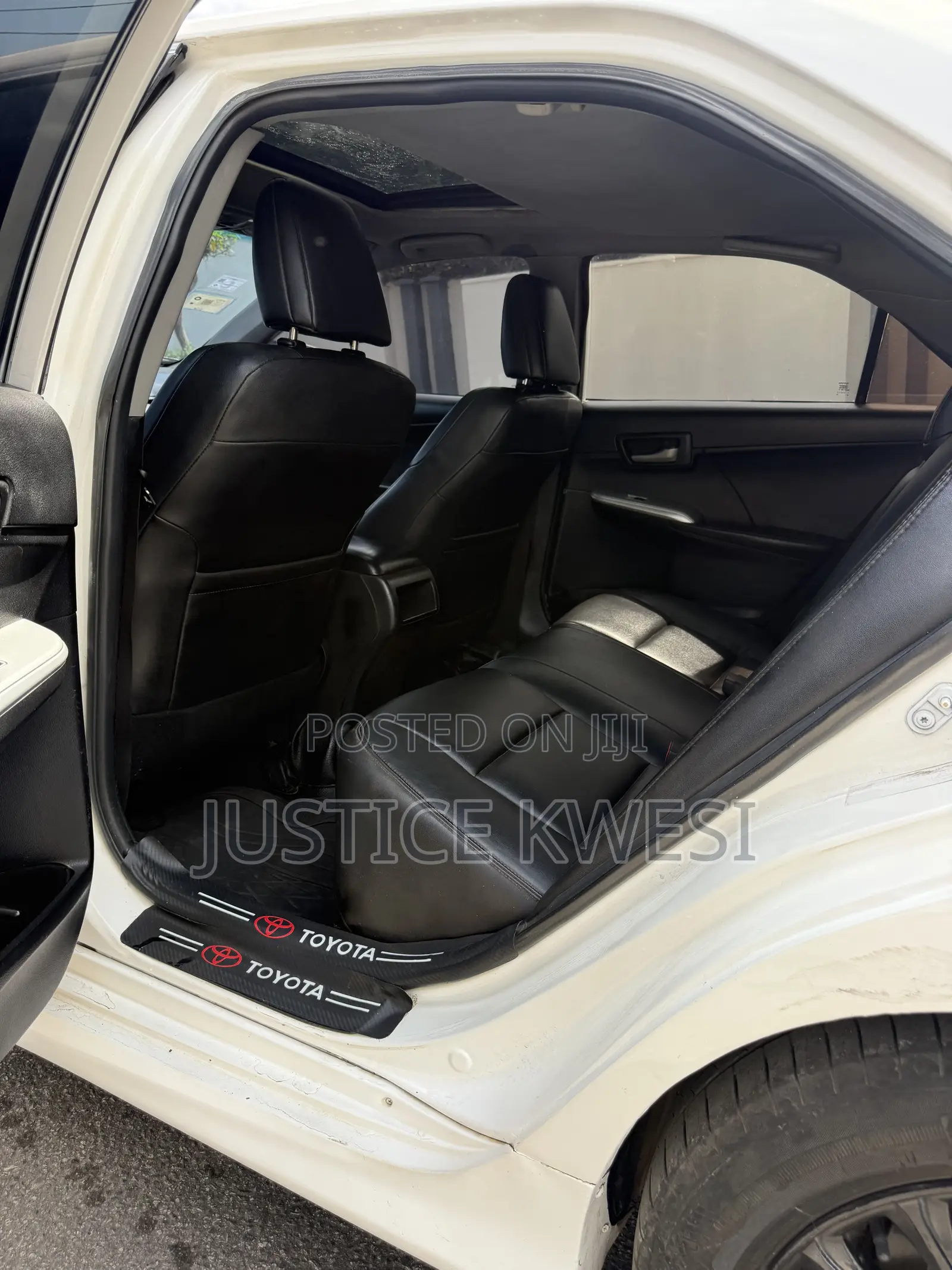 Toyota Camry SE V6 4dr Sedan (3.5L 6cyl 6A) 2013 White