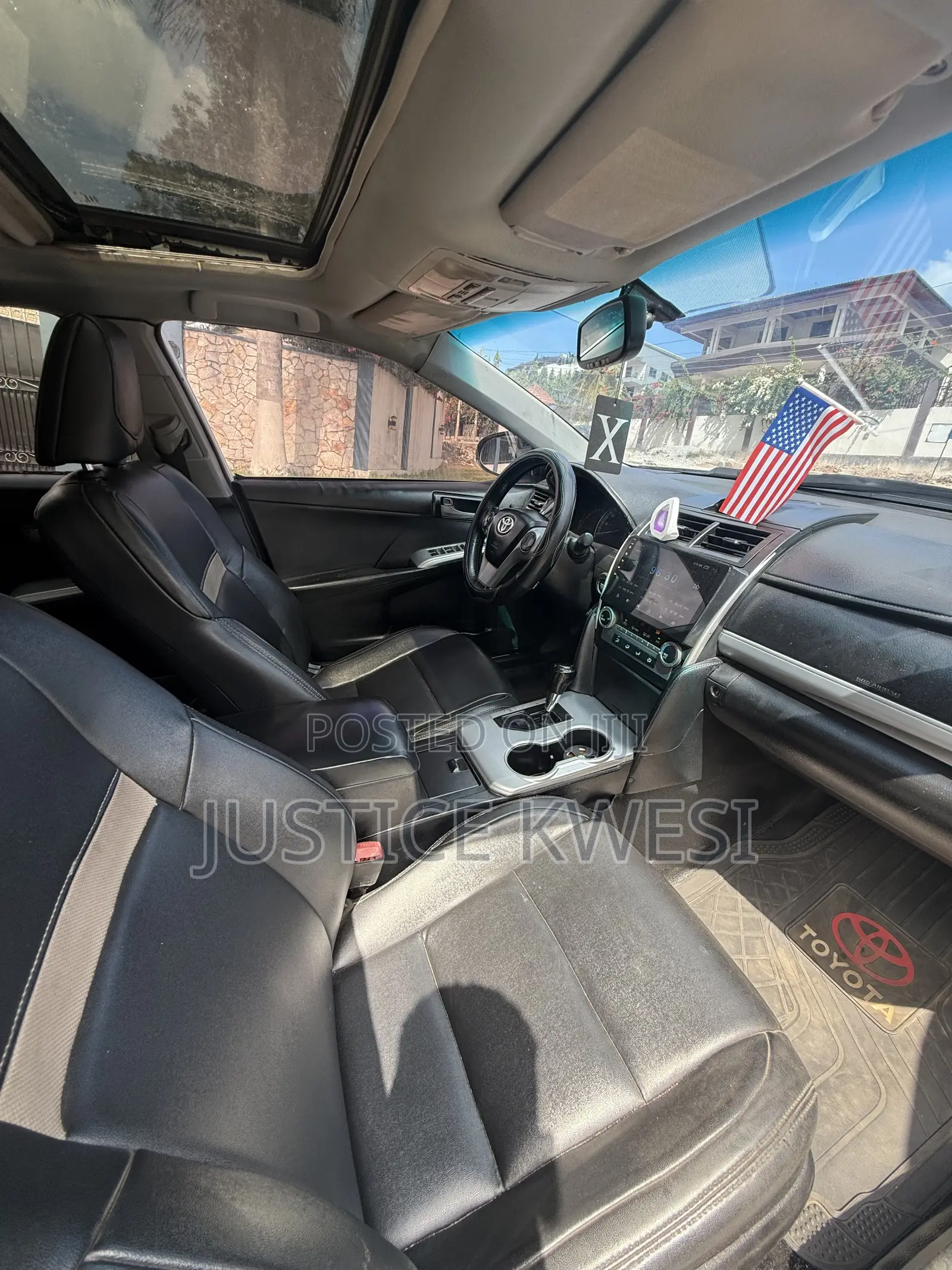 Toyota Camry SE V6 4dr Sedan (3.5L 6cyl 6A) 2013 White
