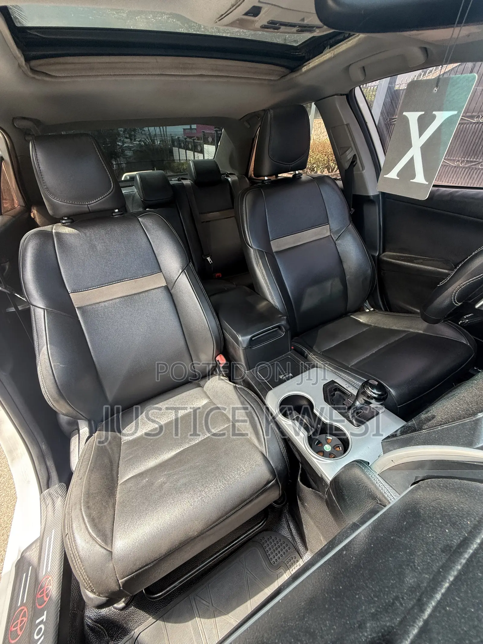 Toyota Camry SE V6 4dr Sedan (3.5L 6cyl 6A) 2013 White