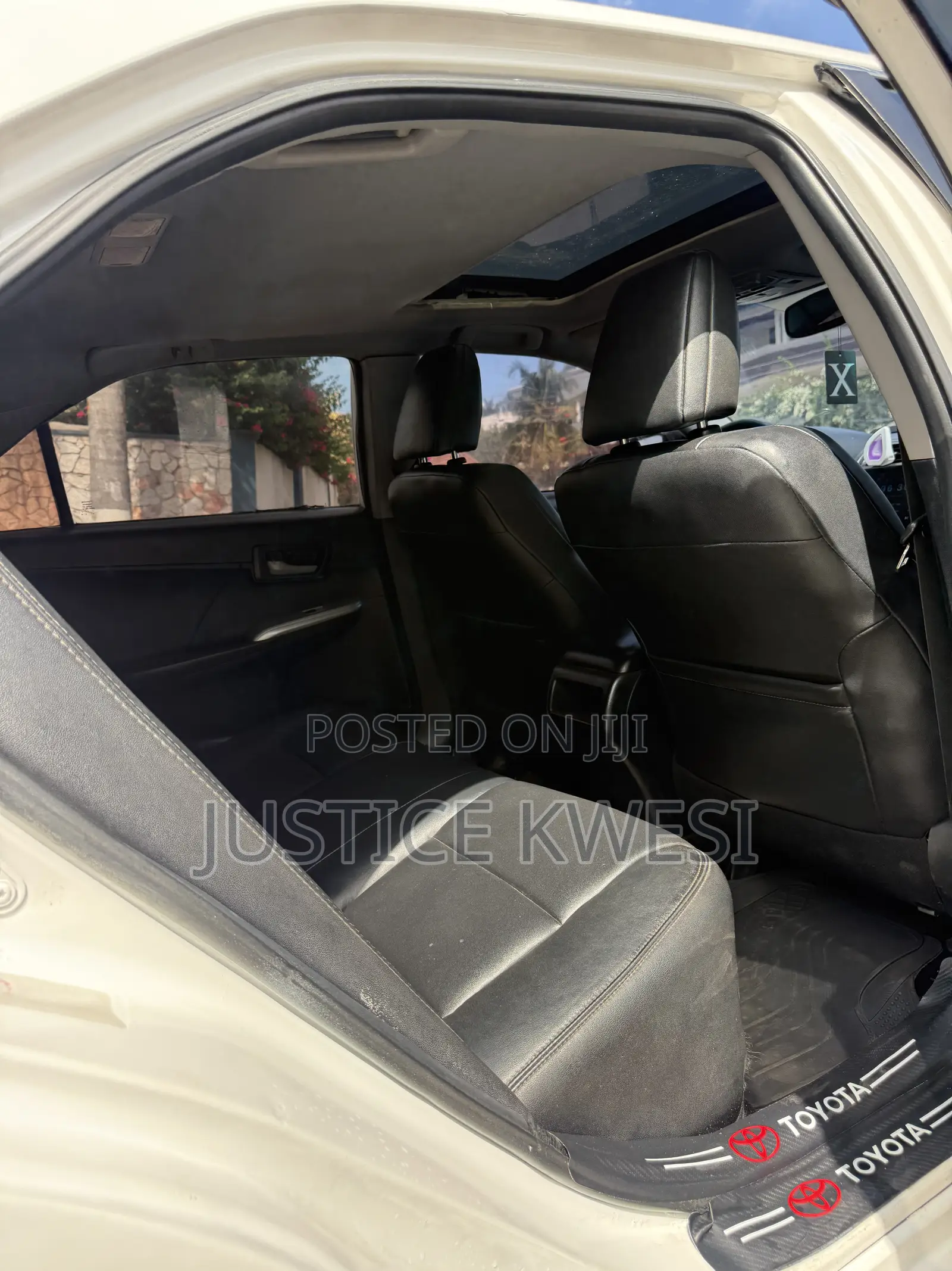Toyota Camry SE V6 4dr Sedan (3.5L 6cyl 6A) 2013 White