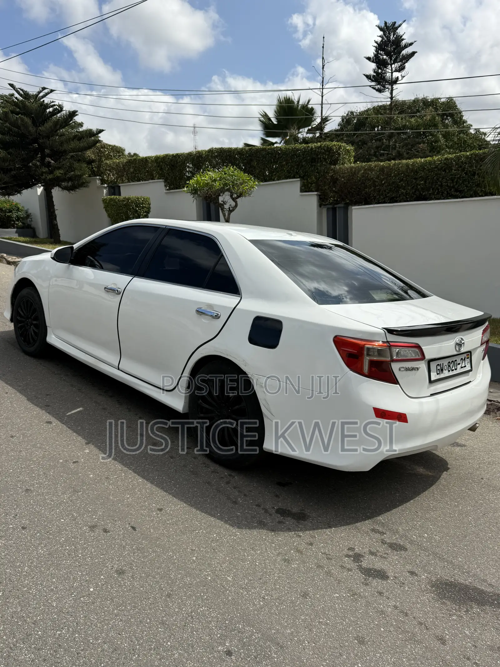 Toyota Camry SE V6 4dr Sedan (3.5L 6cyl 6A) 2013 White