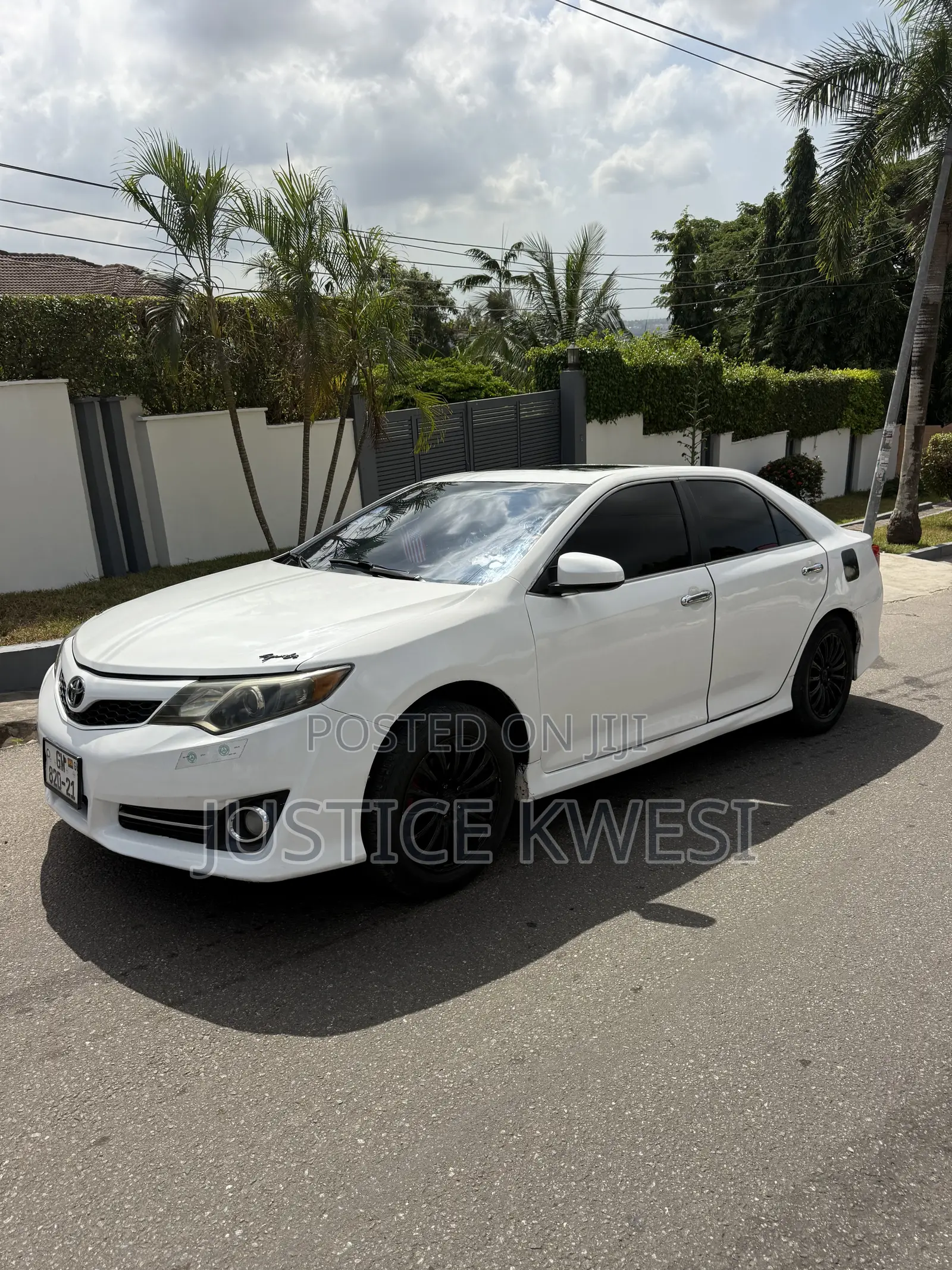 Toyota Camry SE V6 4dr Sedan (3.5L 6cyl 6A) 2013 White
