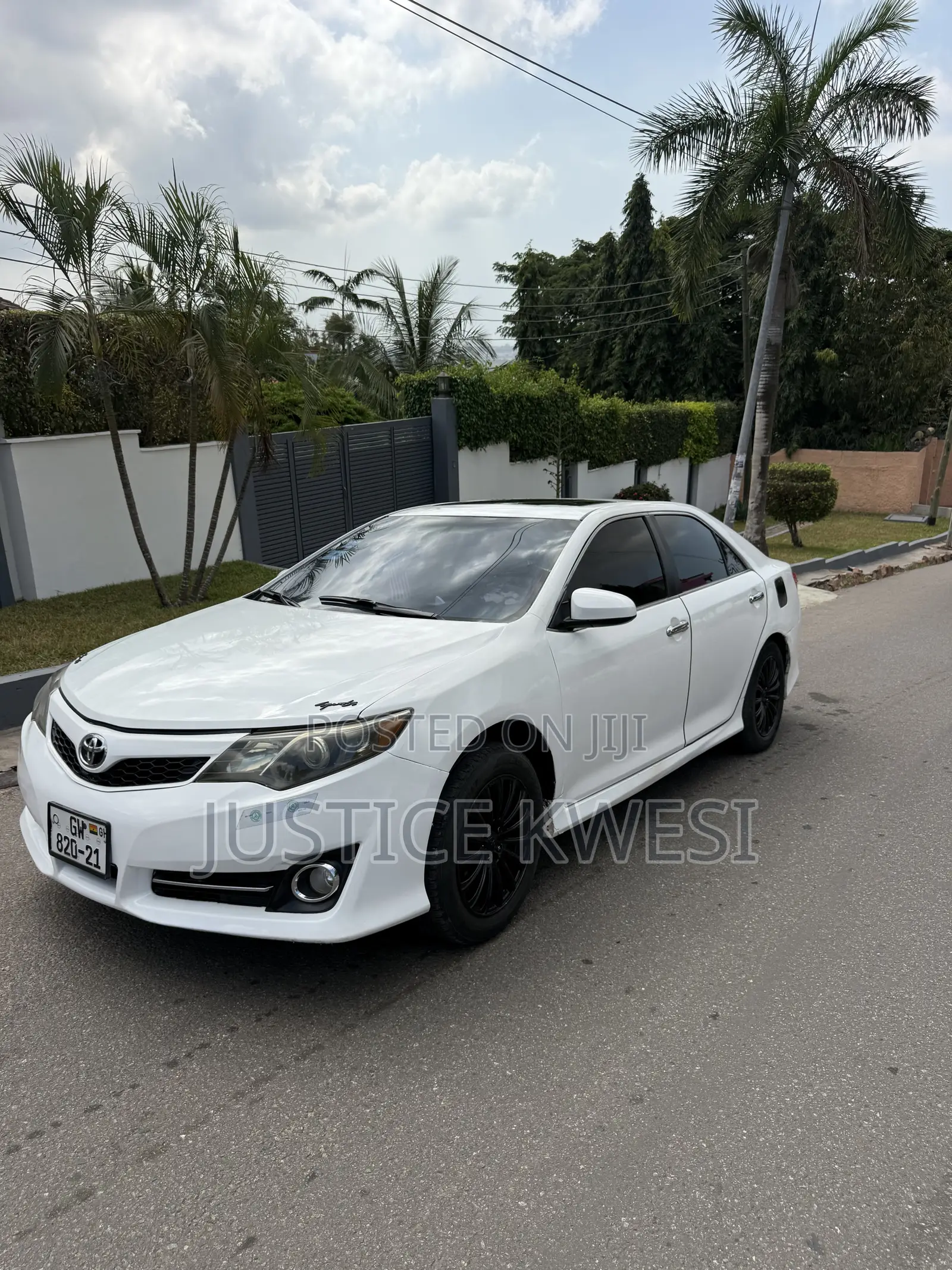 Toyota Camry SE V6 4dr Sedan (3.5L 6cyl 6A) 2013 White