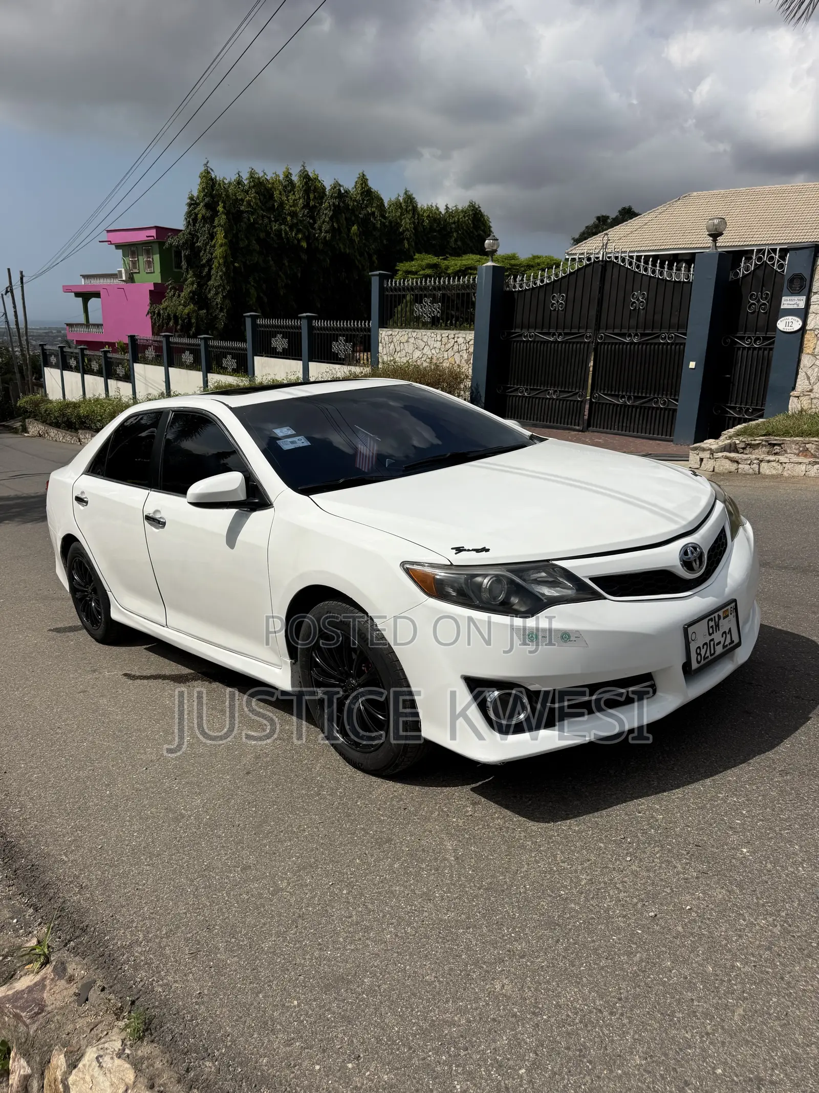 Toyota Camry SE V6 4dr Sedan (3.5L 6cyl 6A) 2013 White