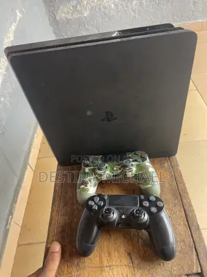 Ps4 Slim 4 Games Installed and 2 Pads