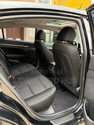 Hyundai Elantra SE Sedan FWD (2.0L 4cyl 6M) 2017 Black