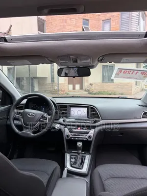 Hyundai Elantra SE Sedan FWD (2.0L 4cyl 6M) 2017 Black