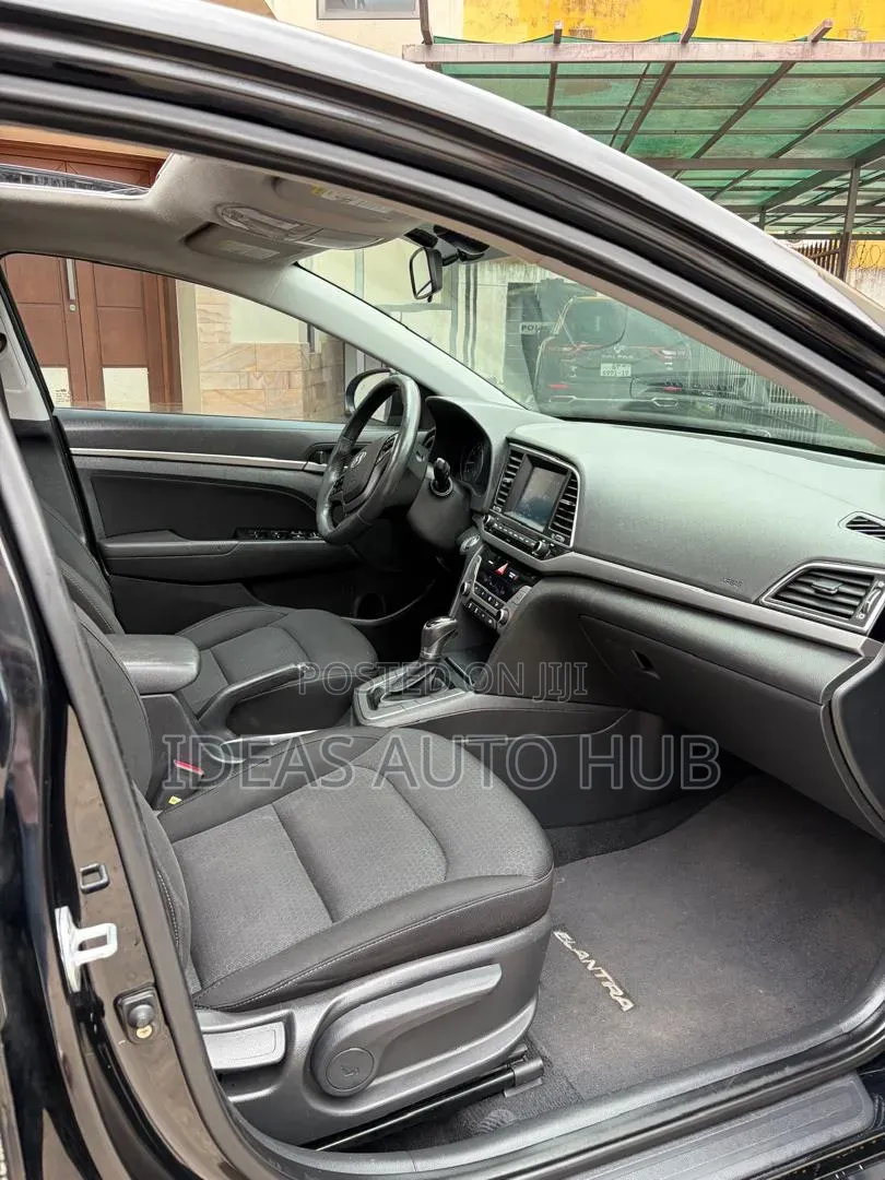 Hyundai Elantra SE Sedan FWD (2.0L 4cyl 6M) 2017 Black