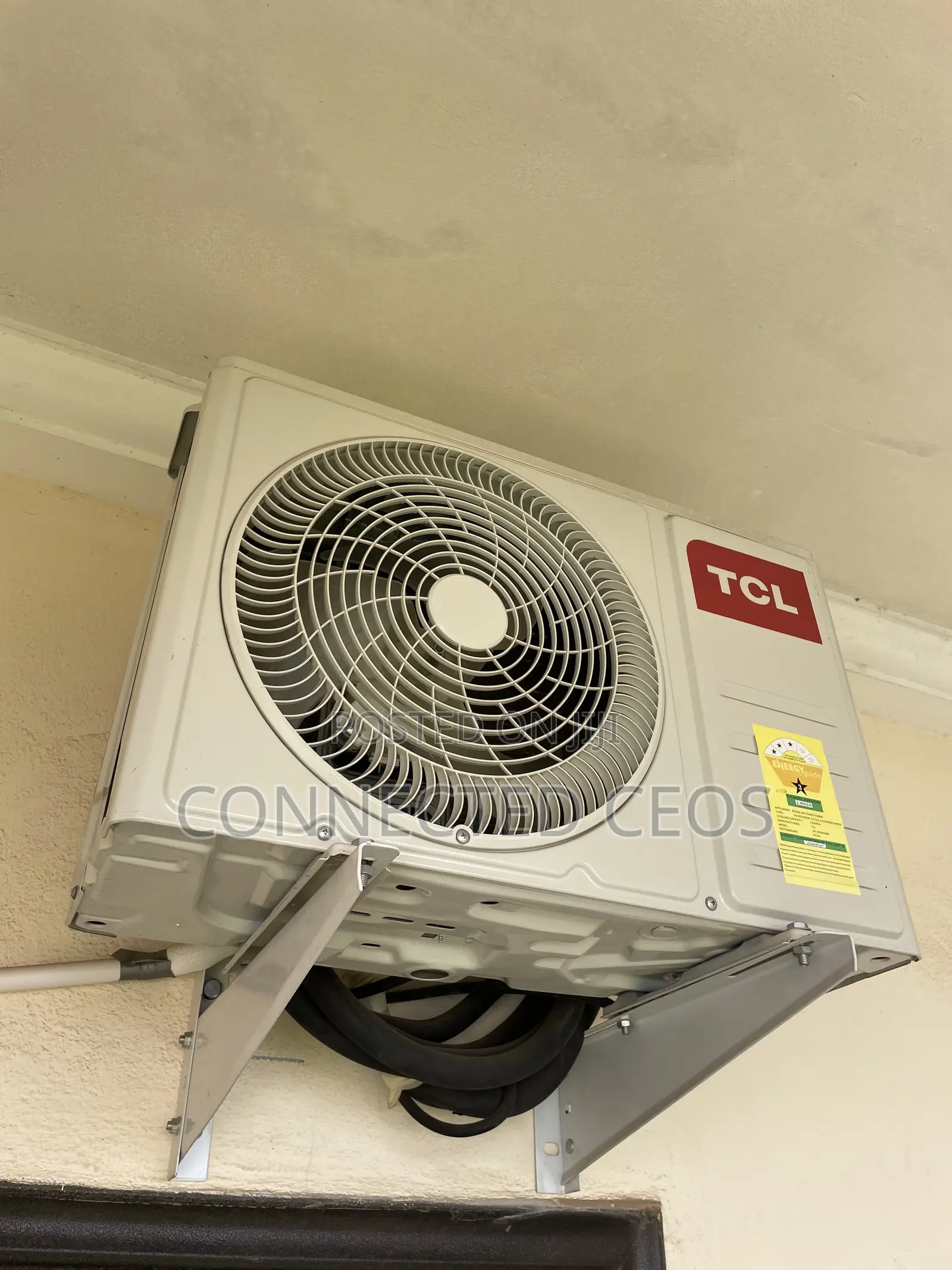 2 MONTHS USED TCL 1.5HP R410a 3 Star Inverter AC (Black Mirror)