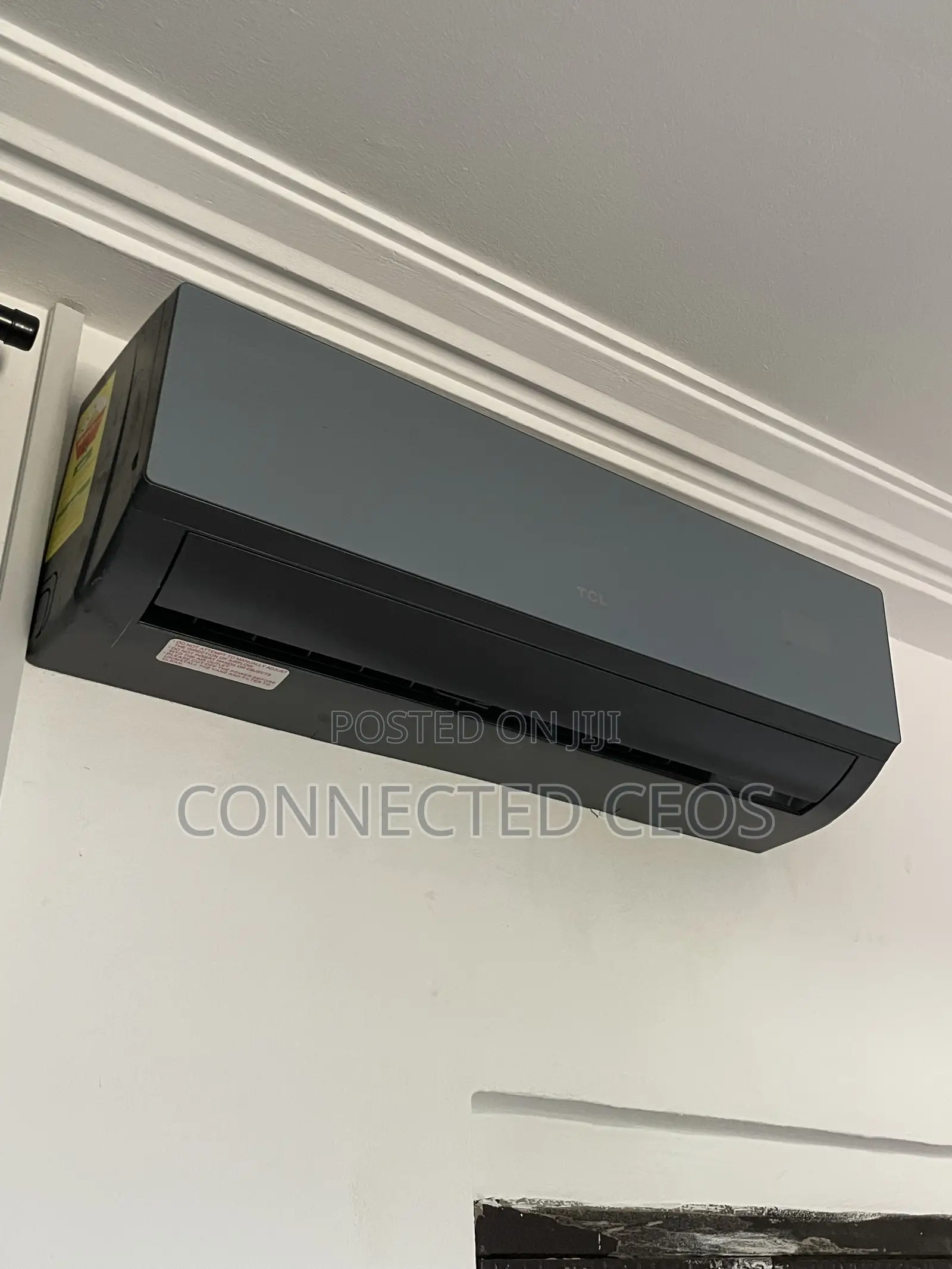2 MONTHS USED TCL 1.5HP R410a 3 Star Inverter AC (Black Mirror)