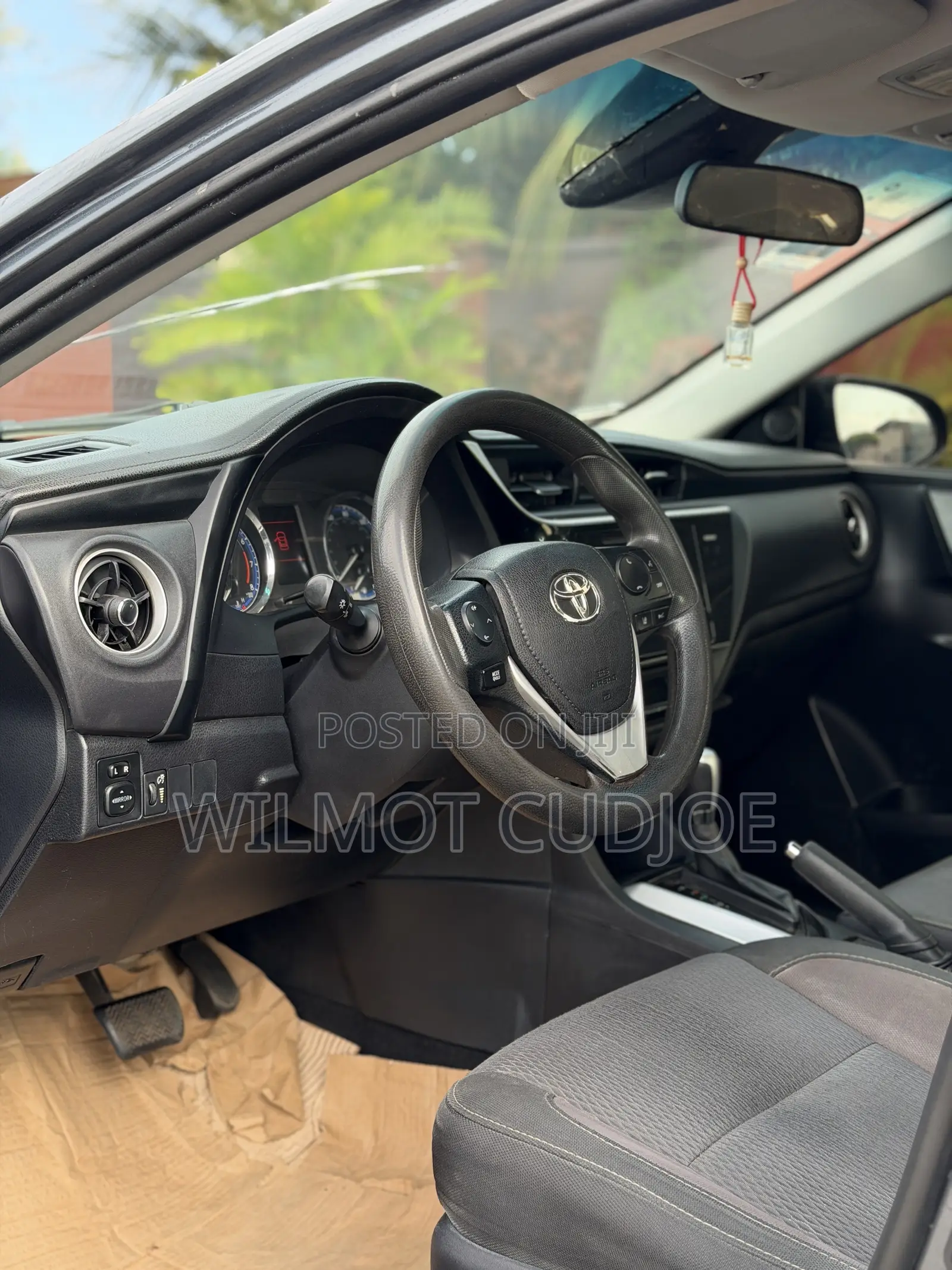 Toyota Corolla LE 4dr Sedan (1.8L 4cyl CVT) 2017 Gray