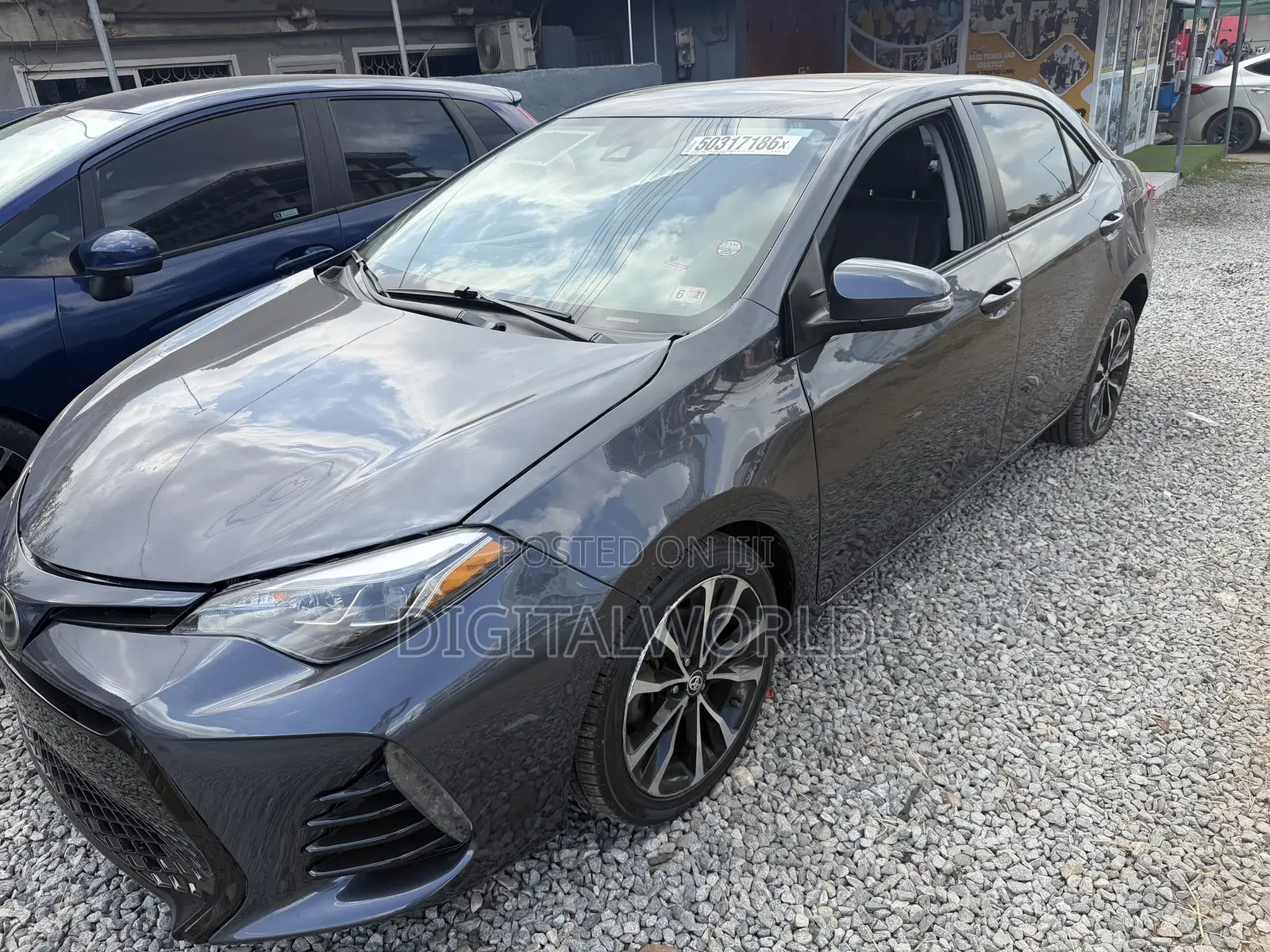 Toyota Corolla XLE (1.8L 4cyl 2A) 2018 Gray