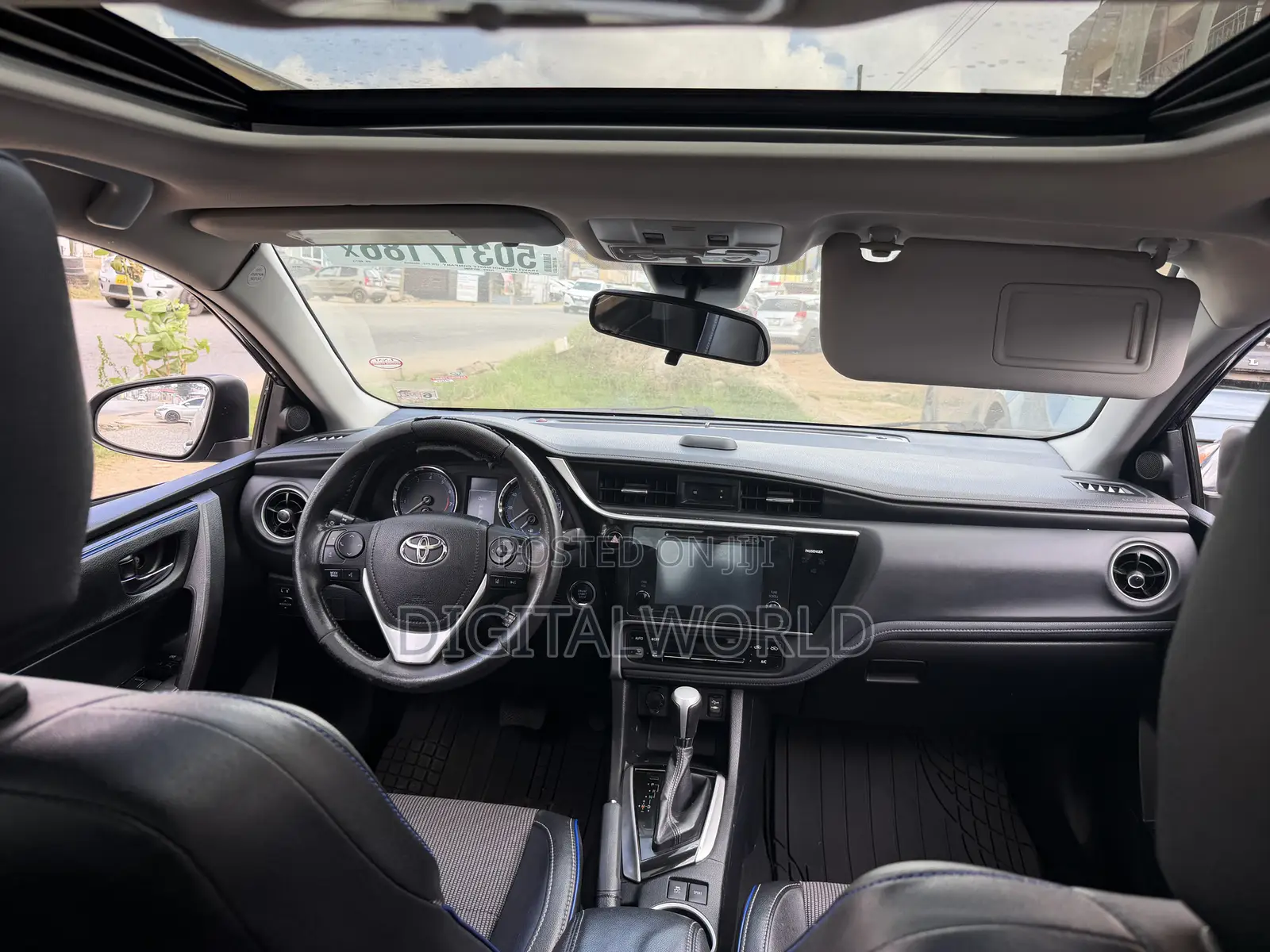 Toyota Corolla XLE (1.8L 4cyl 2A) 2018 Gray