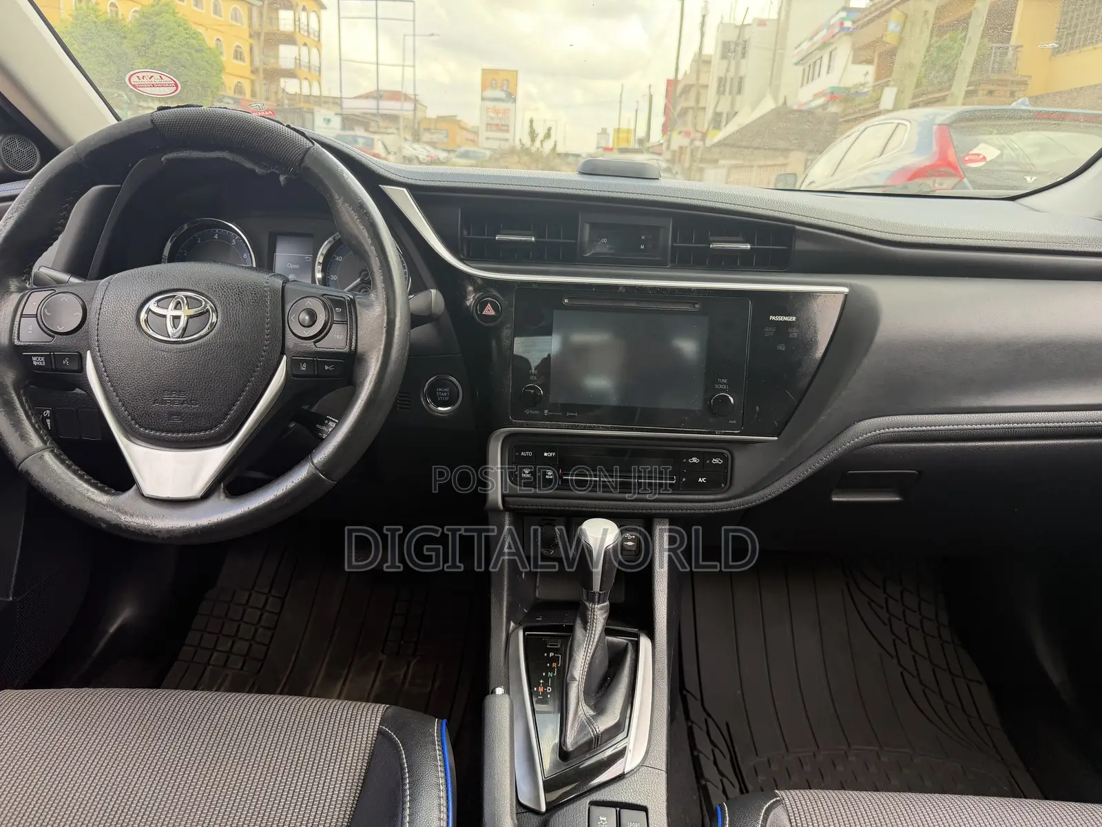 Toyota Corolla XLE (1.8L 4cyl 2A) 2018 Gray