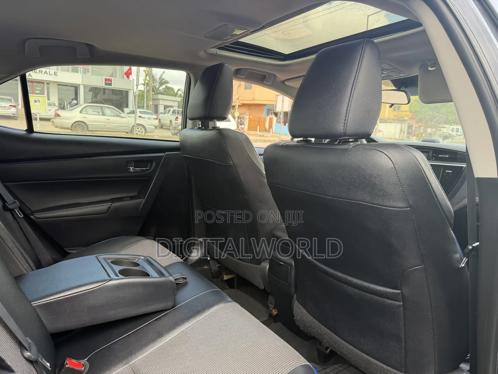 Toyota Corolla XLE (1.8L 4cyl 2A) 2018 Gray
