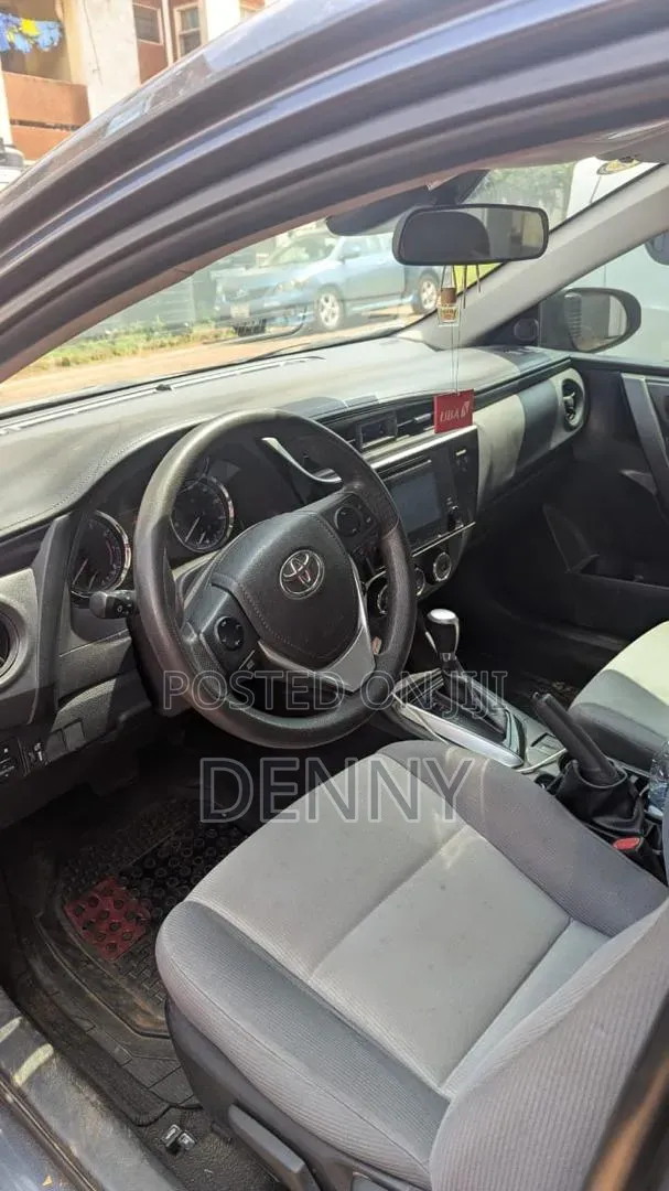 Toyota Corolla L 4dr Sedan (1.8L 4cyl CVT) 2017 Gray
