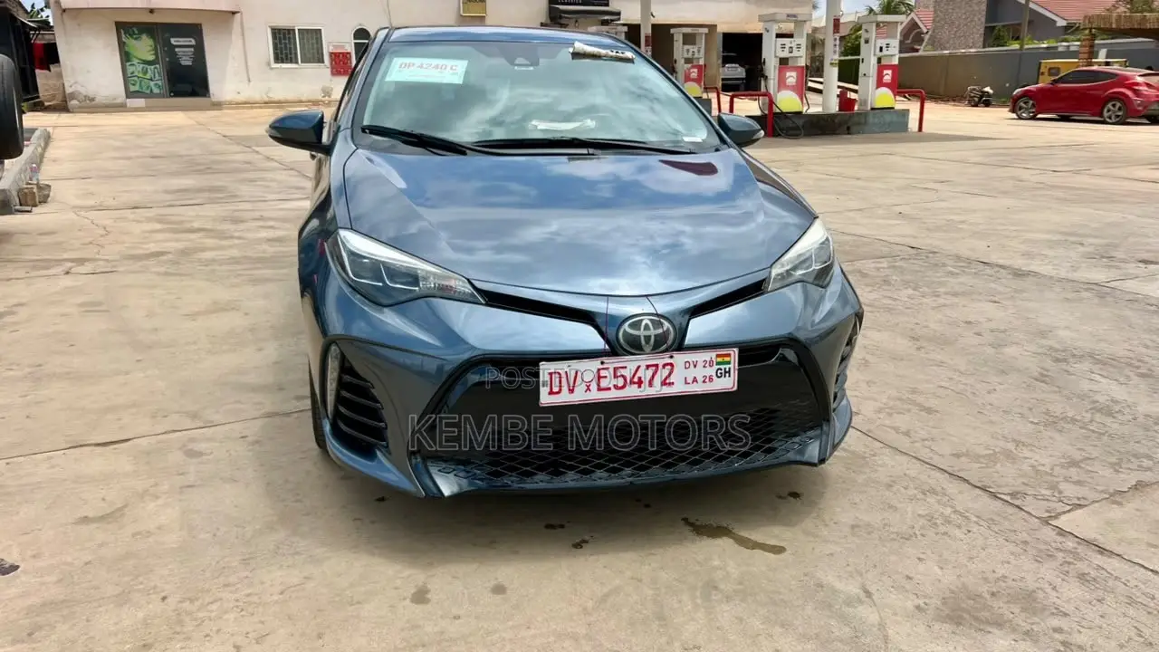 Toyota Corolla SE (1.8L 4cyl 2A) 2018 Silver