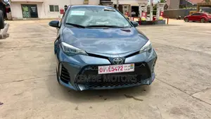 Toyota Corolla SE (1.8L 4cyl 2A) 2018 Silver