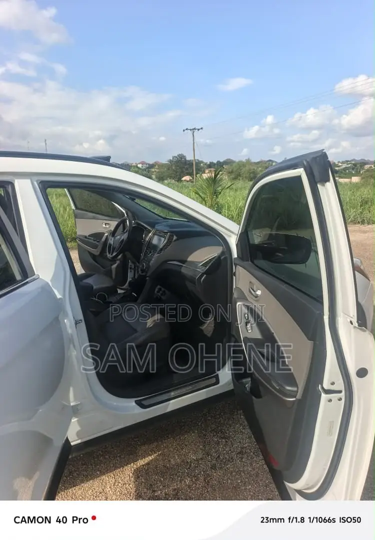 Hyundai Santa Fe SE AWD 2017 White