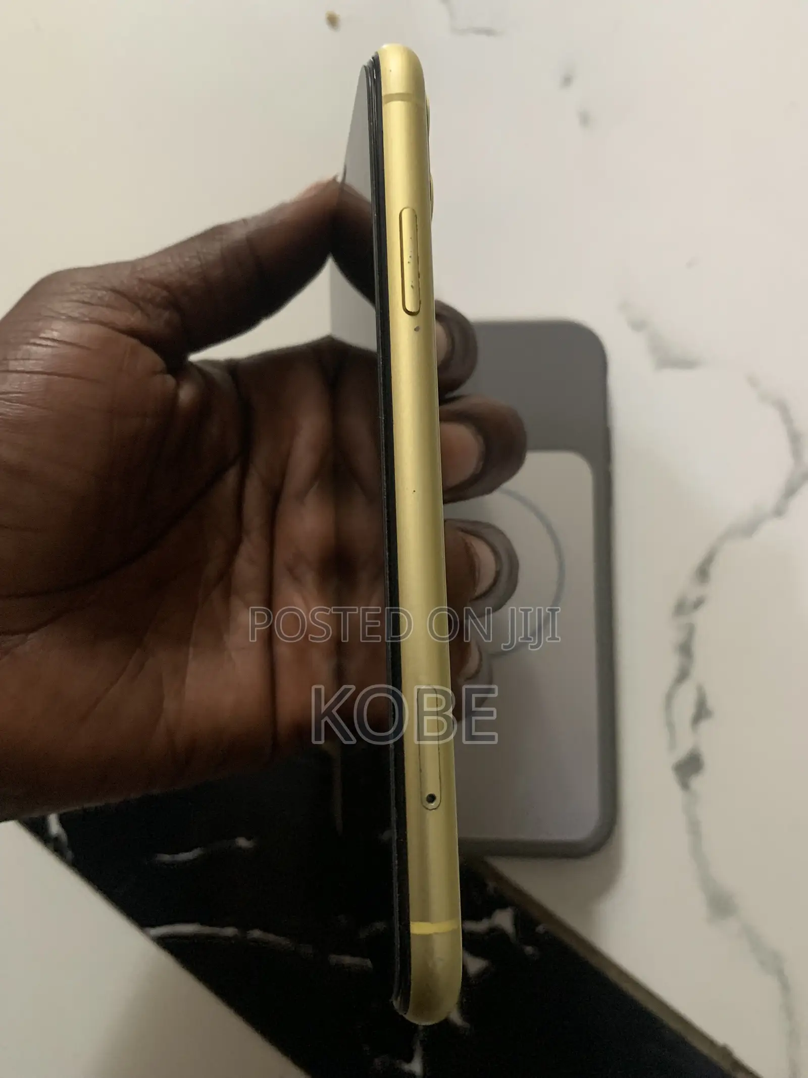 Apple iPhone 11 64 GB Yellow