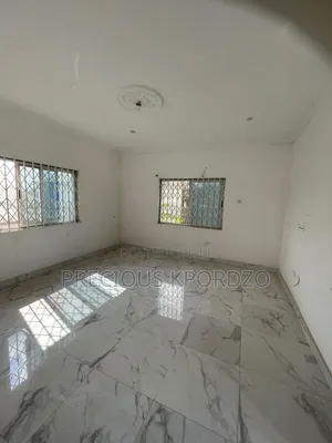 1bdrm Room & Parlour in Adenta Commandos for rent
