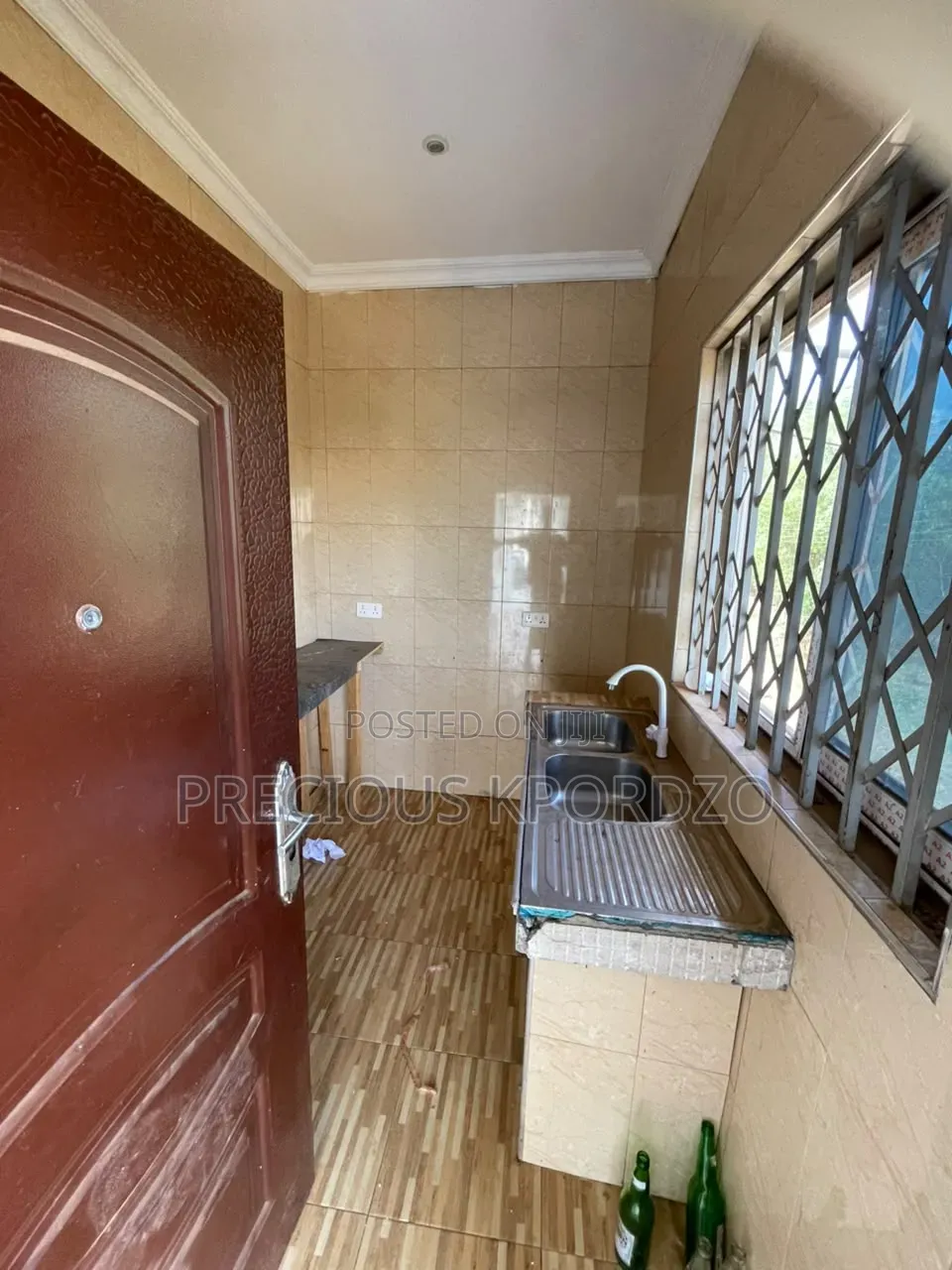 1bdrm Room & Parlour in Adenta Commandos for rent