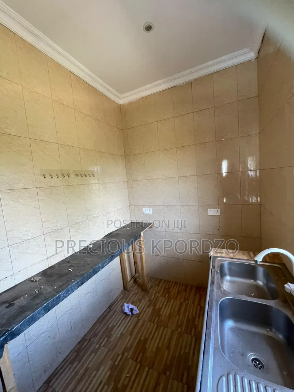 1bdrm Room & Parlour in Adenta Commandos for rent