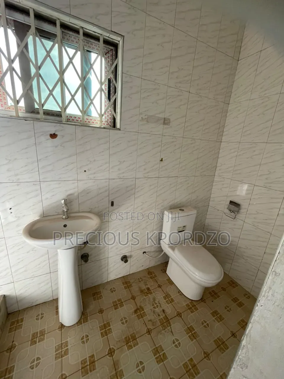 1bdrm Room & Parlour in Adenta Commandos for rent