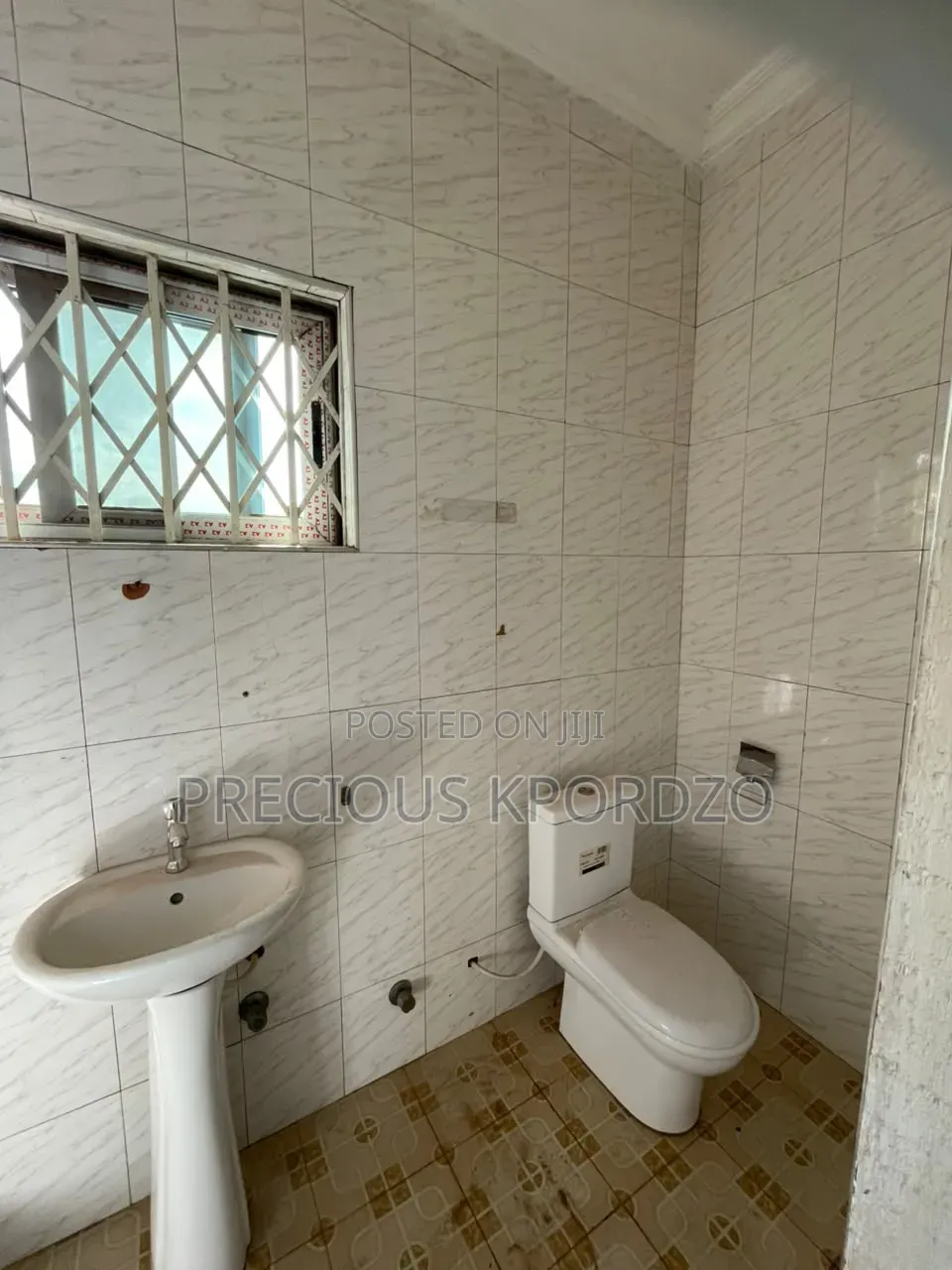1bdrm Room & Parlour in Adenta Commandos for rent