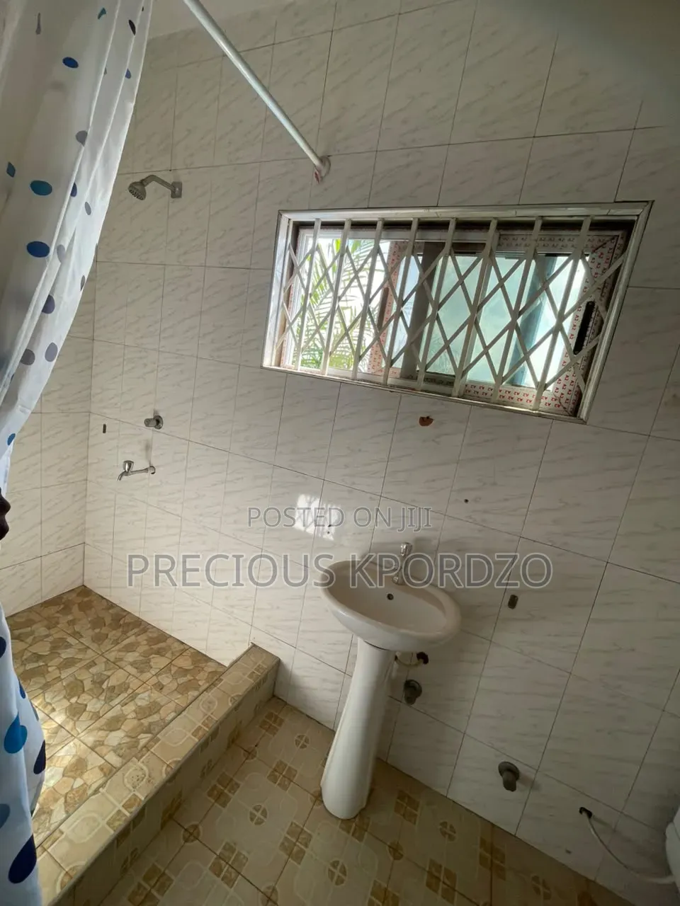 1bdrm Room & Parlour in Adenta Commandos for rent