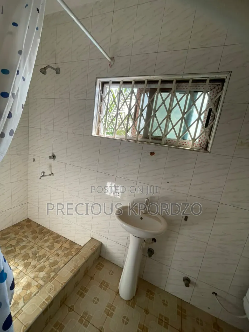 1bdrm Room & Parlour in Adenta Commandos for rent