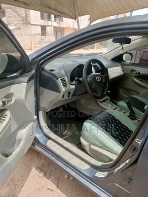 Toyota Corolla LE 4dr Sedan (1.8L 4cyl 4A) 2013 Blue