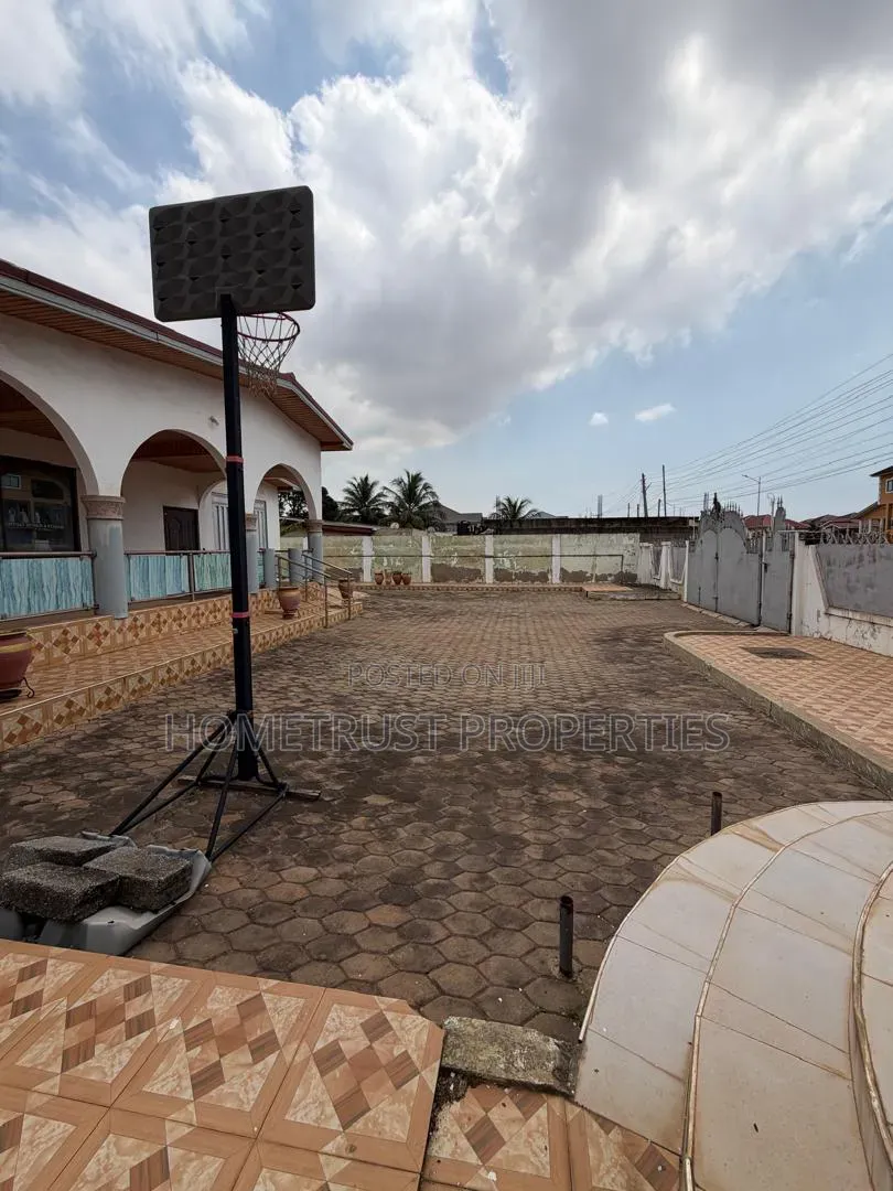 4bdrm House in Spintex Baatsona for sale