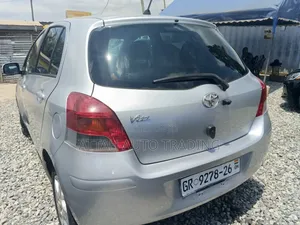 Toyota Vitz 2003 White